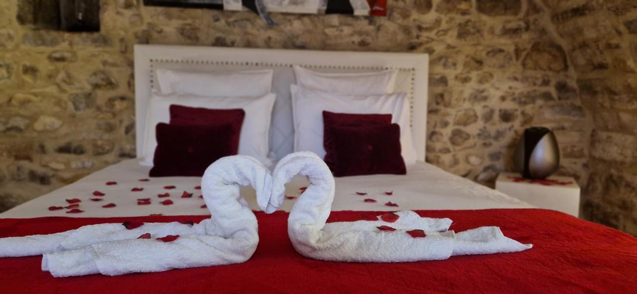 Chambre d'hôte romantique avec SPA privatif domaine les nuits envôutées - Vézénobres Exterior foto